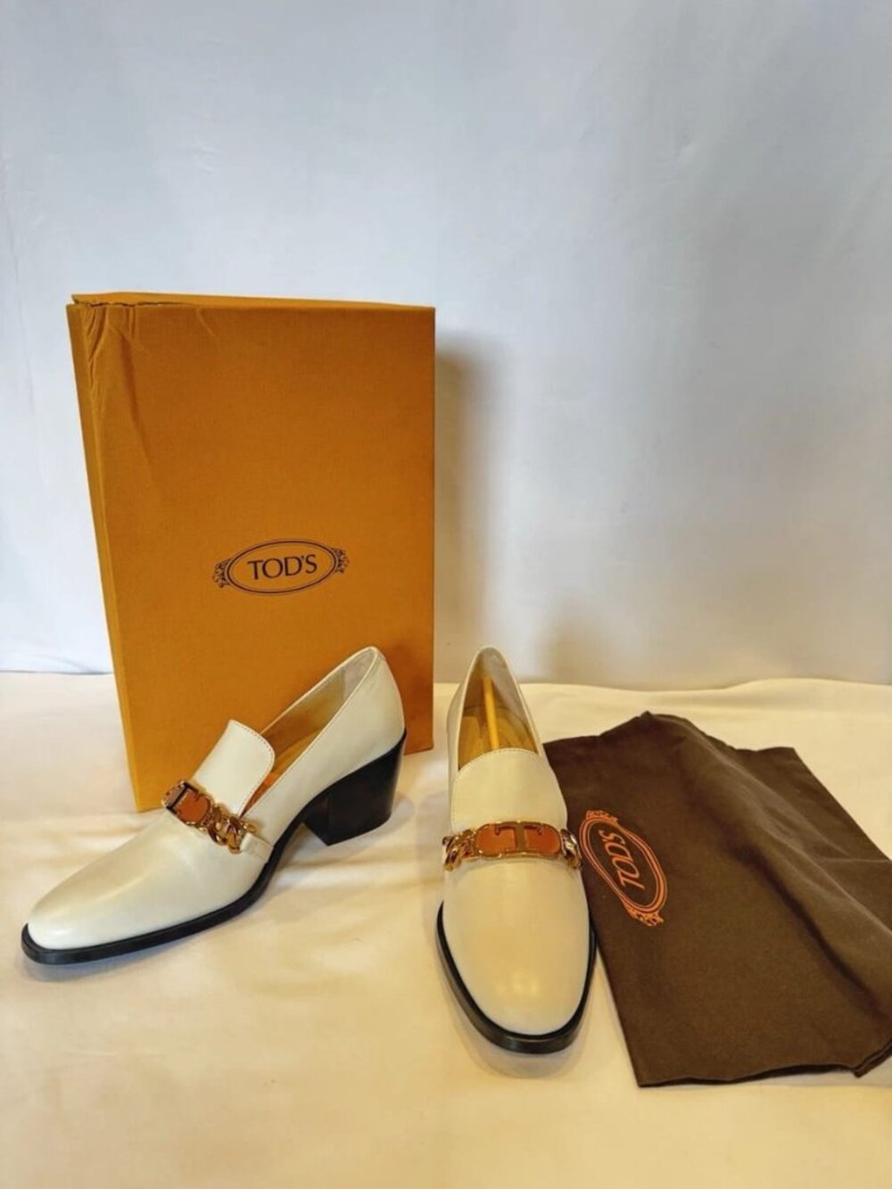 Tod's Women's White Western Leather Loafers Slip On Gold Logo Shoes Sz 34.5